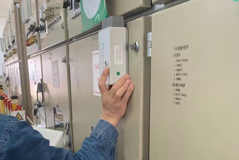 Application scenarios for HV switchgear PD (Partial Discharge) online monitoring; Installation details of HV switchgear PD sensors.